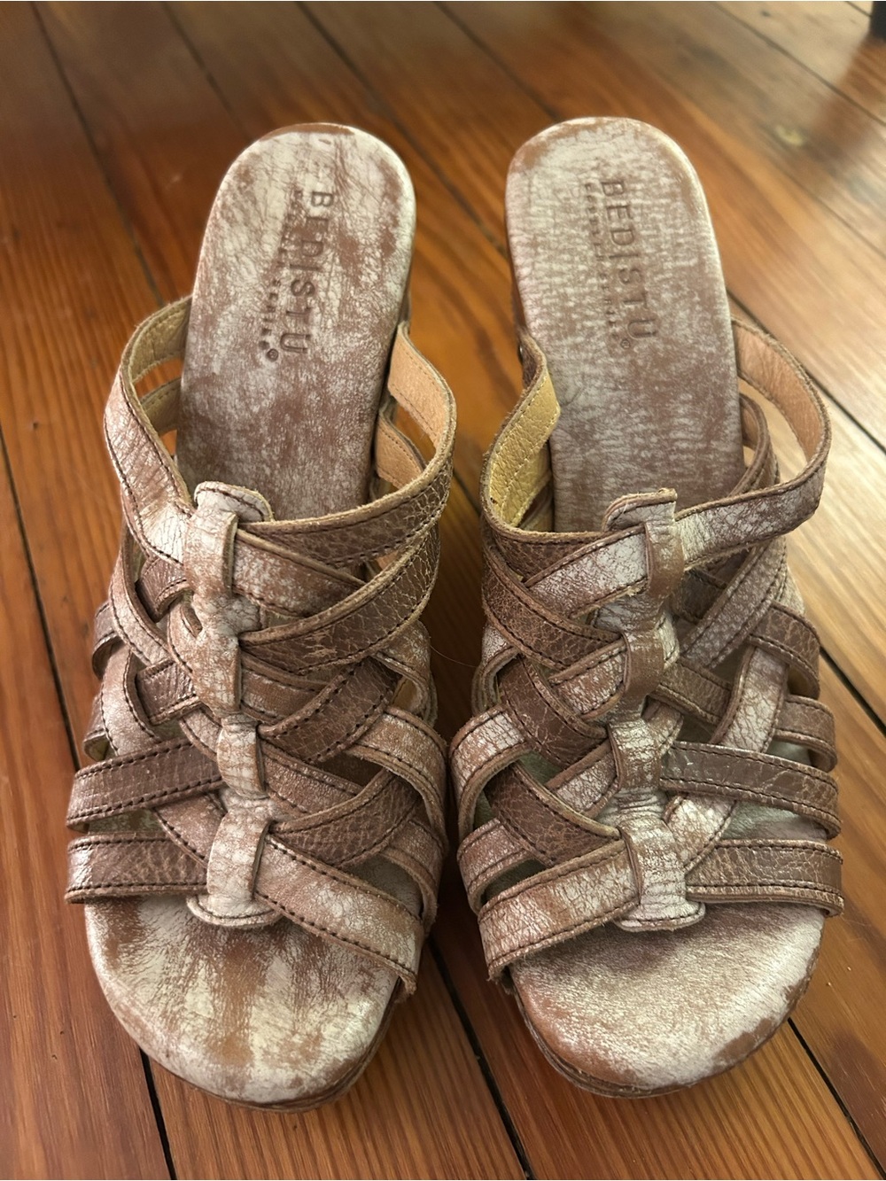 Wedge Sandals in Metallic Rose Gold - Picture 2 of 8